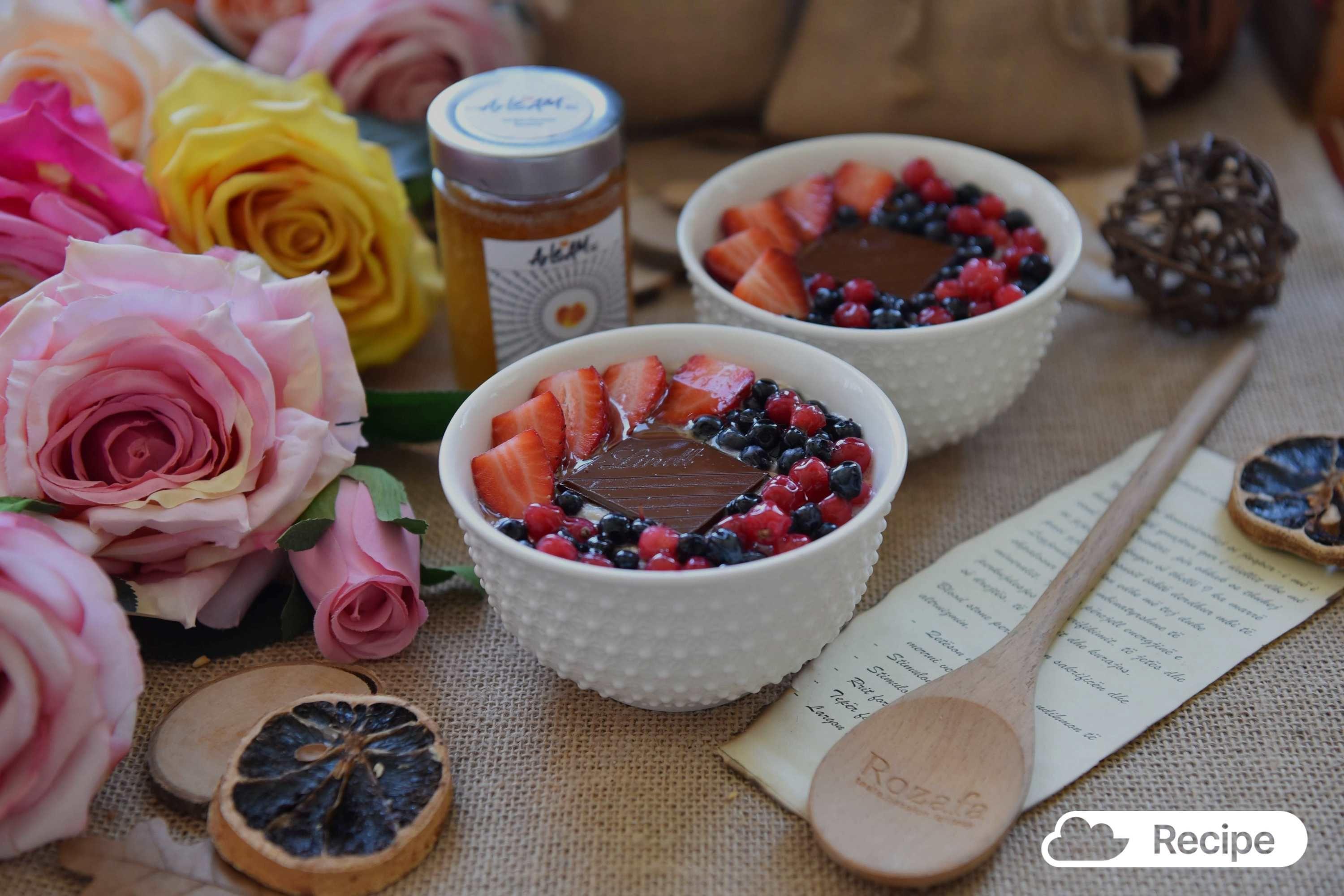 Breakfast Onboard - Oatmeal with Strawberries, Black and Red Blueberries